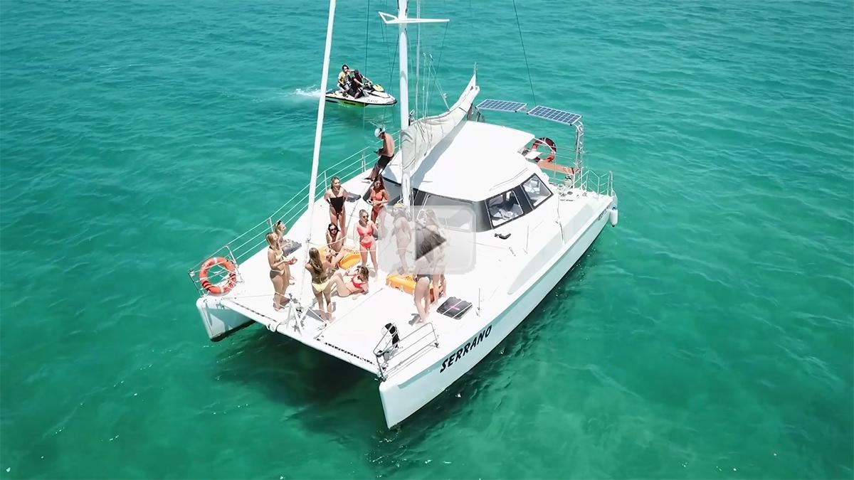 Sailing Wavebreak Island